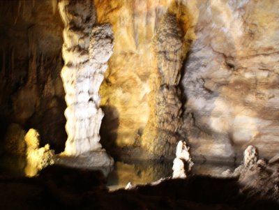 Cavern features
