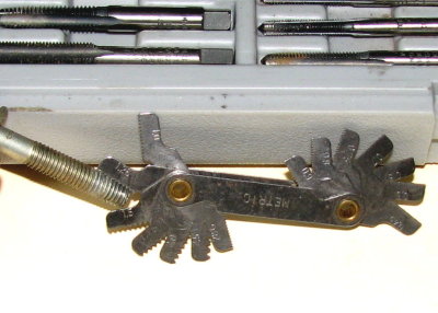 thread pitch gauge