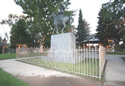 2 Kit Carson statue
