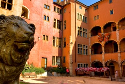 HDR - courtyard with Lion