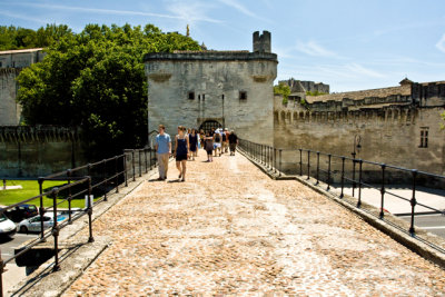 A clash between centuries: Medieval bridge and rush-hour traffic