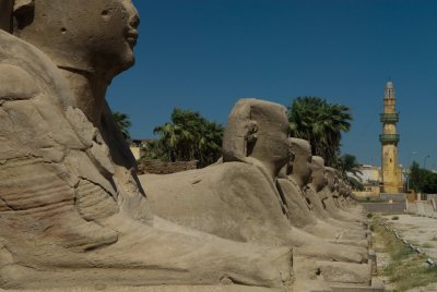 Calle de las Esfinges en  Luxor.jpg