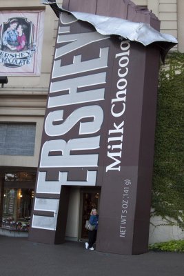 Giant Hersheys chocolate bar