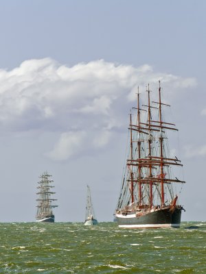 STS Sedov and STS Krusenstern