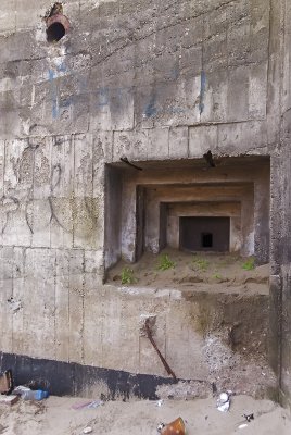 'Leitstand' (Type M 178) MG 42 gun postion covering entrance