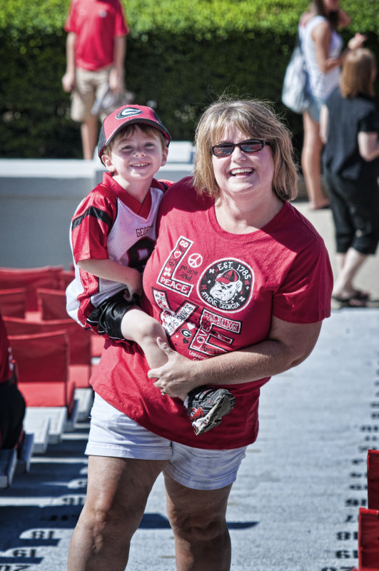 Eli & Mommy Before The Game 1