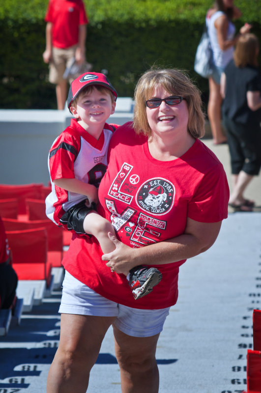 Eli & Mommy Before The Game 3