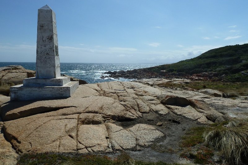 Memorial to Captain Cook and lost seamen