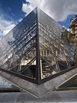 Musee du Louvre - Pyramid