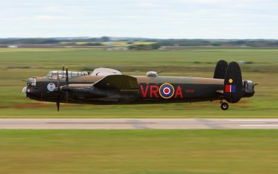 7546  Avro Lancaster C-GVRA
