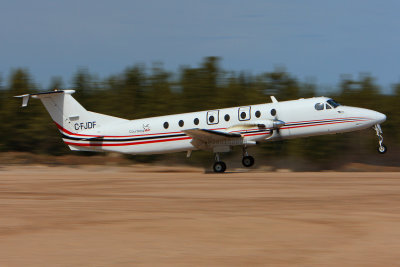 ....gotta have fun with Mode 2 IS and a slow shutter speed. Nice X-wind landing guys!