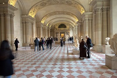 Louvre statue hall