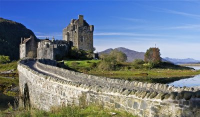 Eilean-Donan Castle bridge