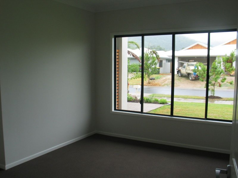 Minor bedroom.