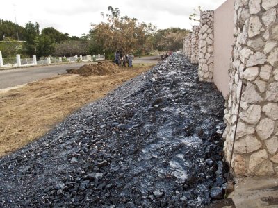 wall,ready for walsing and fine white stones