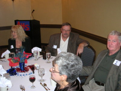 Bill and Linda Freiss (l) and Ed and Linda Breitenstein (r )