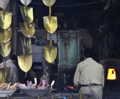 Spade maker in Harun St Isfahan