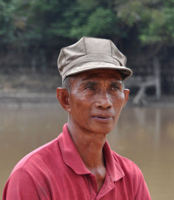 Kalimantan river captain