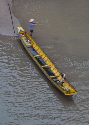 Nam Ou fisherman getting set