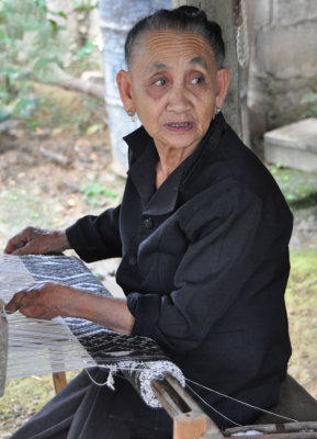 Master weaver in Nayang