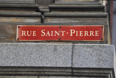 All Old Montreal street signs are red