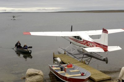 _DSC7755 Solange et Gilles ont t rcuprer du stock  lhydravion.jpg