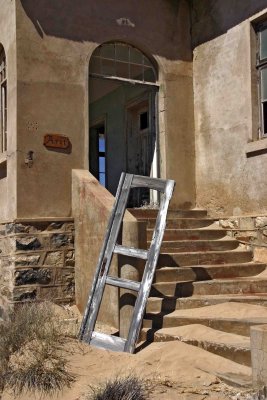 Kolmanskop Ghost Town
