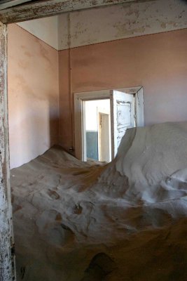 Kolmanskop Ghost Town