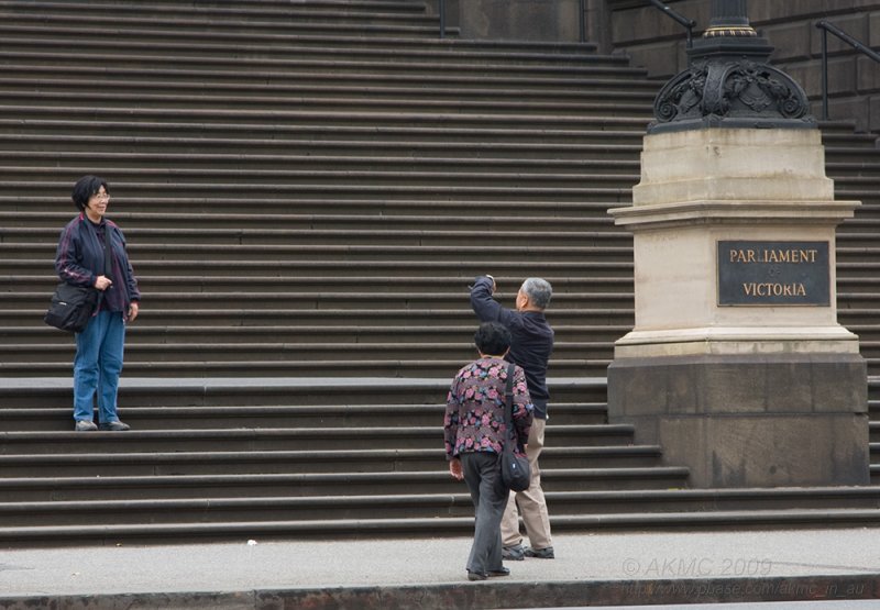 090411_0923_3436 - 09:23 A Kodak Moment On The Steps Of Parliament