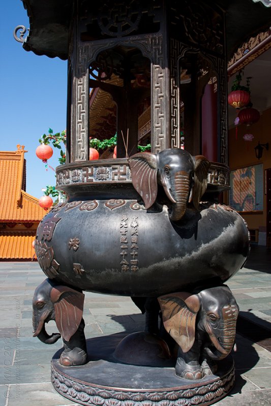 14091 One For Stephanie; The Elephant Offering Stand