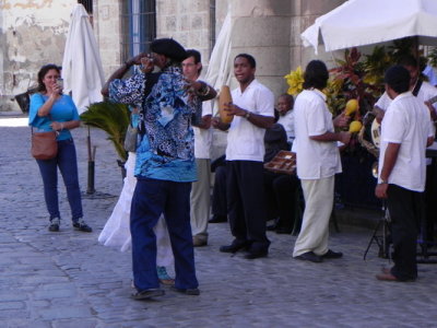 Uma dana tipica nas ruas de Habana