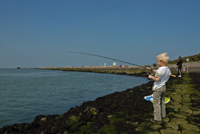 Bij Hoek van Holland op fint vissen