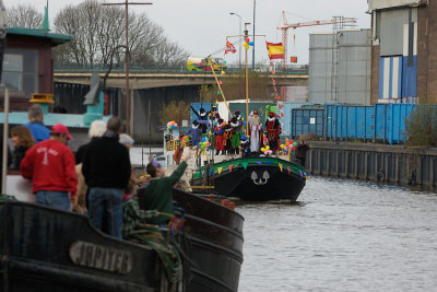 Zie ginds komt de stoomboot