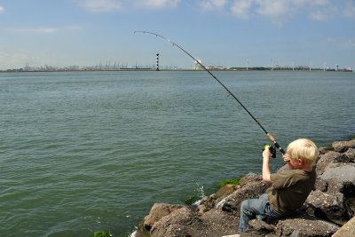 4 juli, heerlijk dagje (vissen) op Hoek van Holland.....