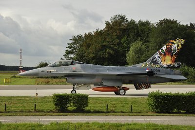 F-16 J-008