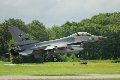 QRA F-16 in de landing