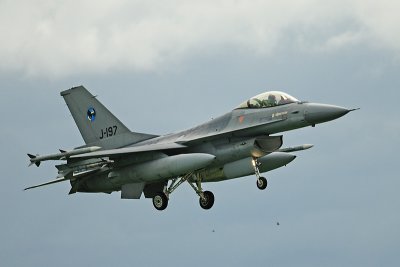 QRA F-16 in de landing