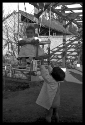 Así Te Sueño - Mom on a Swing