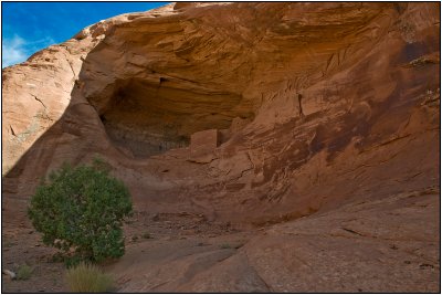 Anasazi Cliff Dwelling in Mystery Valley