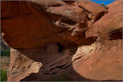 Anasazi Dwelling Under Honeymoon Arch