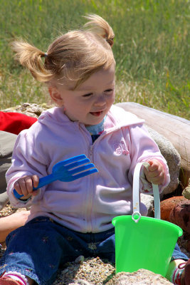 Emily in sandbox, living the Celia Laighton Thaxter life.