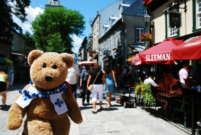 I like walking along these lively streets...