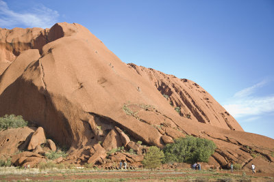 Trail up Ayers Rock-Note walkers