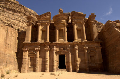 Petra, faade du Monastre