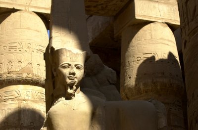 Karnak, statue