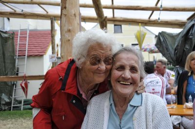 Eleonore Langecker und Theresia Stocker (beide 88)