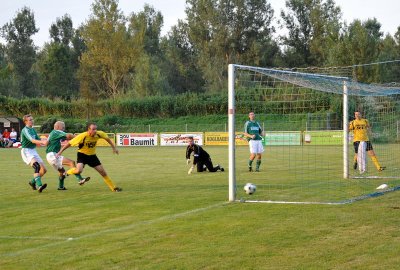 Spielertrainer Michael Leuchtmann sorgt in der 62. Minute fr den Endstand