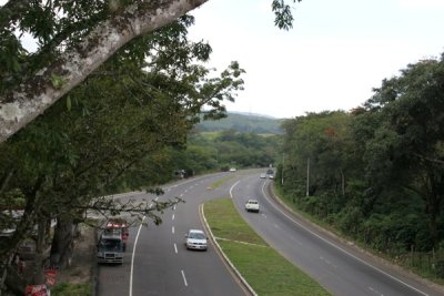 Autopista Hacia Vario de los Municipios de Santa Rosa