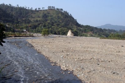 Rio Las Vacas que Atraviesa la Poblacion