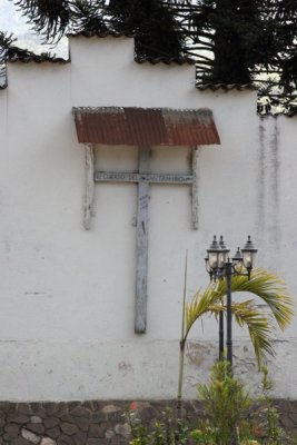 Cruz Conmemorativa Frente al Parque Central